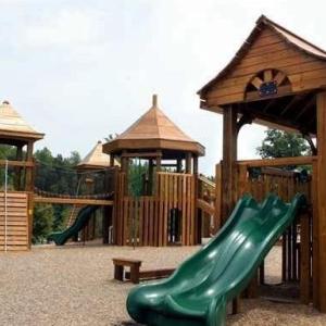 Photo #9 of 3702 Dover Park, Greensboro, NC 0.7 acres