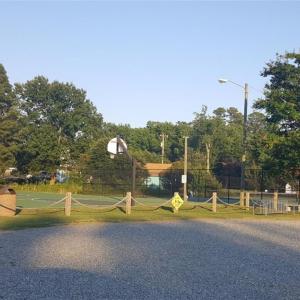 Deltaville tennis and basketball courts