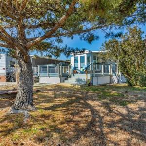 Photo #18 of 3665 Sandpiper Road, Virginia Beach, Virginia