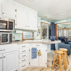 Photo #8 of 3665 Sandpiper Road, Virginia Beach, Virginia