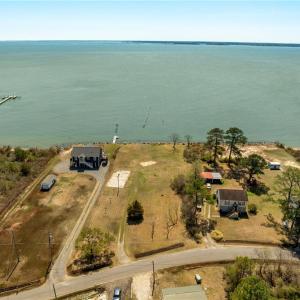 Photo #11 of 1754 Jenkins Neck Road, Hayes, Virginia 1.1 acres