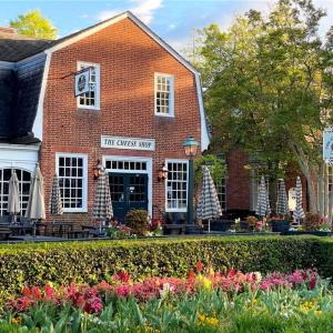 Convenient to Merchants Square