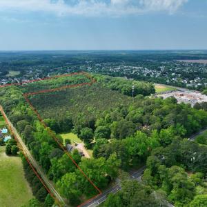 red lines show estimated property lines for all 3 properties
