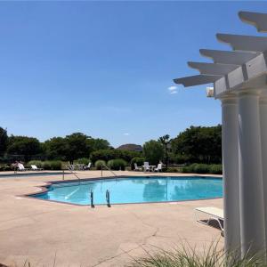 Club and Pool