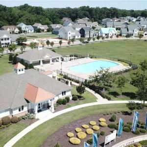 Parkside Clubhouse and pool