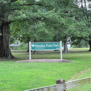 Munden Point Park nearby.