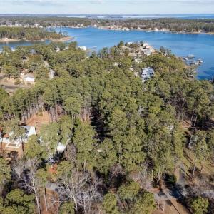 Photo #3 of 713 Ship Point Road, Yorktown, Virginia 0.6 acres