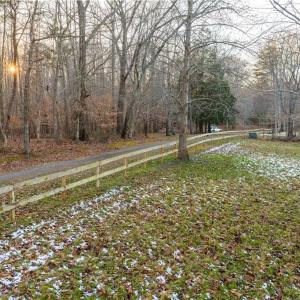 Beautiful drive in on Runninghorse