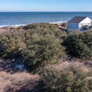 Four Bayfront lots for a total frontage of 200' x 150' depth.