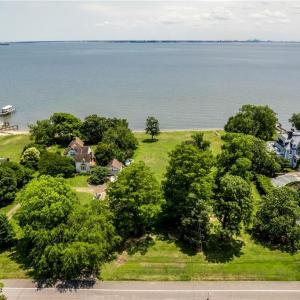 Photo #2 of 1506 Chesapeake Avenue, Hampton, Virginia 0.7 acres