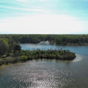 BEAVERDAM PARK IS A WELCOMING SPOT FOR FAMILIES AND COMMUNITY GATHERINGS.