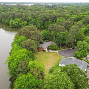 Photo #13 of 2035 Foxs Lair Trail, Norfolk, Virginia 0.3 acres