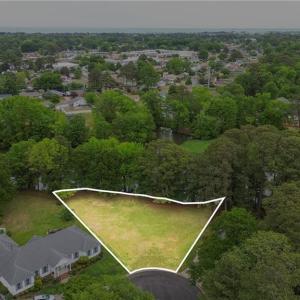 Photo #3 of 2035 Foxs Lair Trail, Norfolk, Virginia 0.3 acres
