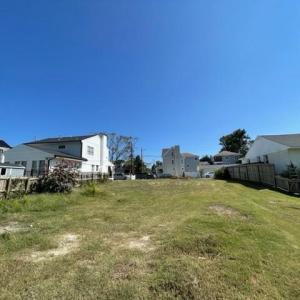 Duplex Lot R5R. Located between 58th and 55th St.