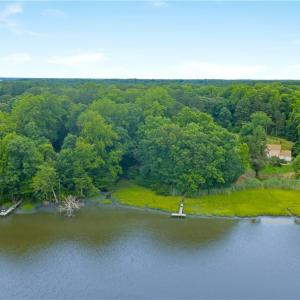 Photo #2 of 3938 Paradise Point Road, Hayes, Virginia 0.8 acres