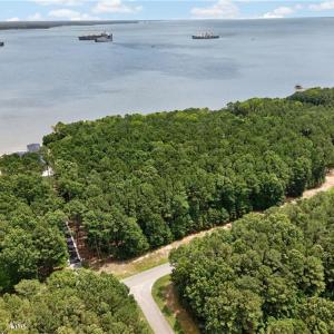 Photo #2 of 1129 Lawnes Neck Drive, Smithfield, Virginia 2.4 acres