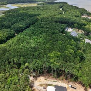 Photo #15 of 1129 Lawnes Neck Drive, Smithfield, Virginia 2.4 acres