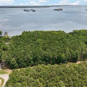 Photo #3 of 1129 Lawnes Neck Drive, Smithfield, Virginia 2.4 acres
