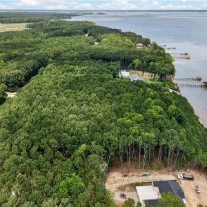 Photo #6 of 1129 Lawnes Neck Drive, Smithfield, Virginia 2.4 acres