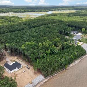 Photo #7 of 1129 Lawnes Neck Drive, Smithfield, Virginia 2.4 acres
