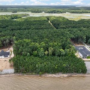 Photo #8 of 1129 Lawnes Neck Drive, Smithfield, Virginia 2.4 acres