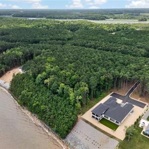 Photo #9 of 1129 Lawnes Neck Drive, Smithfield, Virginia 2.4 acres