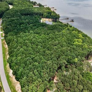 Photo #18 of 1129 Lawnes Neck Drive, Smithfield, Virginia 2.4 acres