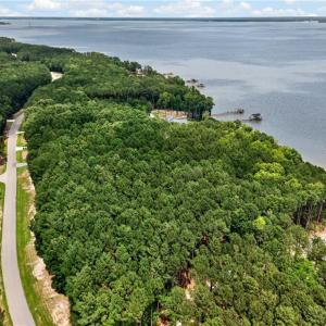 Photo #8 of 1129 Lawnes Neck Drive, Smithfield, Virginia 2.4 acres