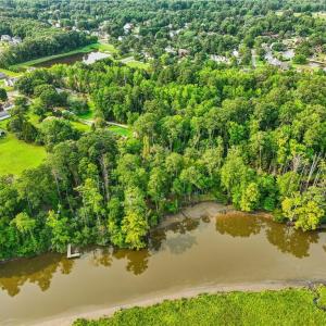 Boat, paddle board, jet ski to the James River, Jamestown Marina, Billsburg Brewery