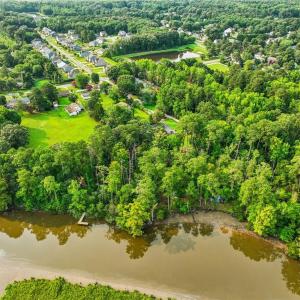 116 feet of shoreline on Powhatan Creek for boating, fishing, paddleboarding, jet skis