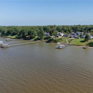 Photo #10 of 803 Riverside Drive, Newport News, Virginia 0.9 acres