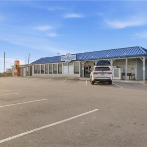 Local amenities - grab groceries or fresh, hot donuts!