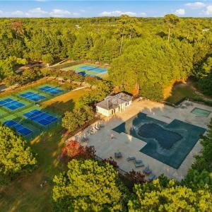 HOA pool, tennis & pickleball courts