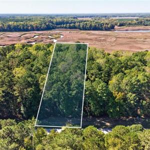 Photo #2 of 1356 Creekway Drive, Smithfield, Virginia 2.5 acres