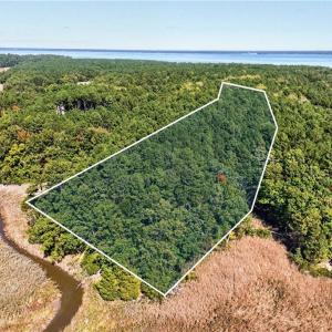 Photo #3 of 14310 Hardys Place, Smithfield, Virginia 3.6 acres