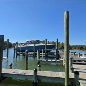 Photo #13 of 816 Ship Point Road, Yorktown, Virginia 2.7 acres