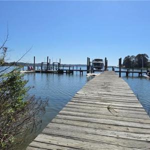 Photo #16 of 816 Ship Point Road, Yorktown, Virginia 2.7 acres