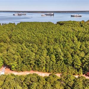 Photo #4 of 2029 Lawnes Neck Drive, Smithfield, Virginia 4.6 acres