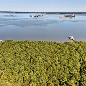 Photo #7 of 2029 Lawnes Neck Drive, Smithfield, Virginia 4.6 acres