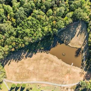Beautiful layout of acreage