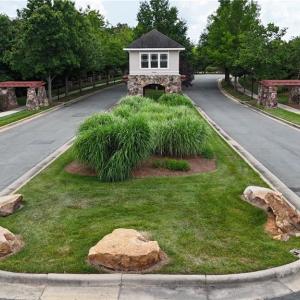 Main entrance to Macintosh on the Lake