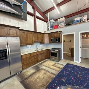 Full kitchen/Granite/Gas cooktop/Microwave/Refrigerator with FULL BATHROOM!
