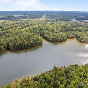 Property offers lakeviews and coves