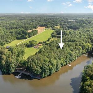Arrow marks approximate location of the lot.