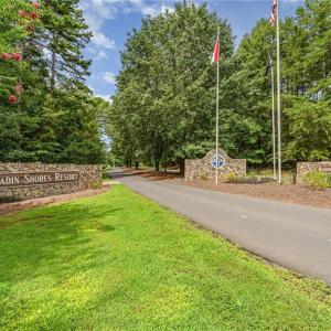 Welcome To Badin Shores Resort