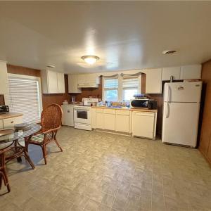 House 2 (589 Barker Rd)