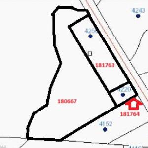 Screenshot of the GIS. Lot lines and dimensions are approximate.