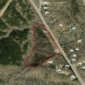 Outline of the entire lot. Lot lines and dimensions are approximate.