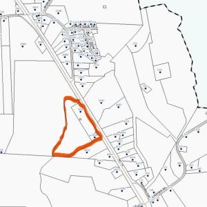 Screenshot of the GIS. Lot lines and dimensions are approximate.