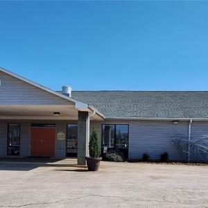 The Clubhouse with Pro Shop and restaurant